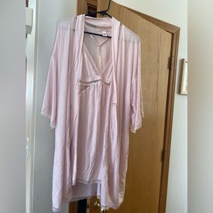Victoria’s Secret sleep dress and robe Women’s size M/L brand new never worn